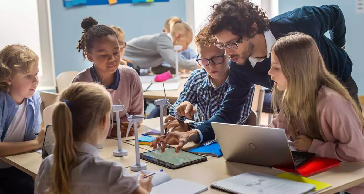 Unterricht mit Tablet. Foto: Adobe Stock | Gorodenkoff Productions Unterricht mit Tablet. Foto: Adobe Stock | Gorodenkoff Productions